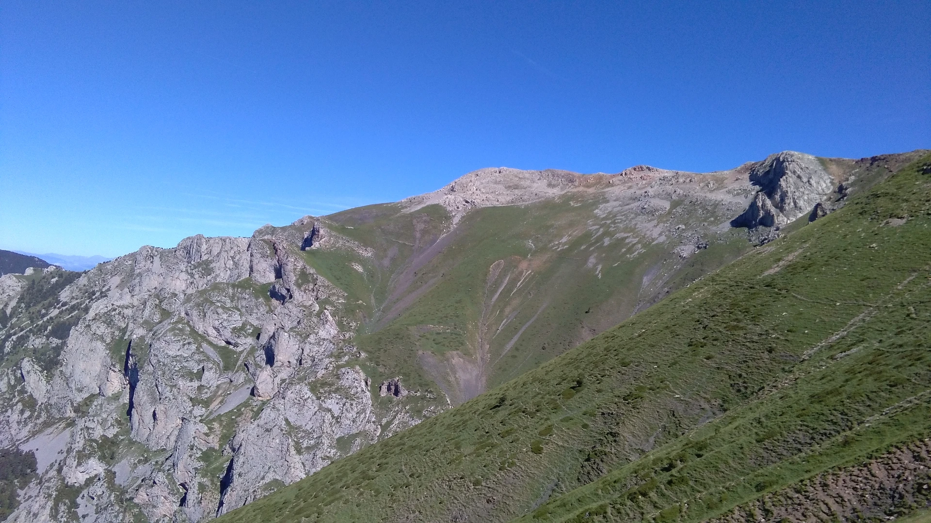 La Tosa d'Alp pel Serrat de les Pedrusques i Serrat Gran (Cavalls del Vent)