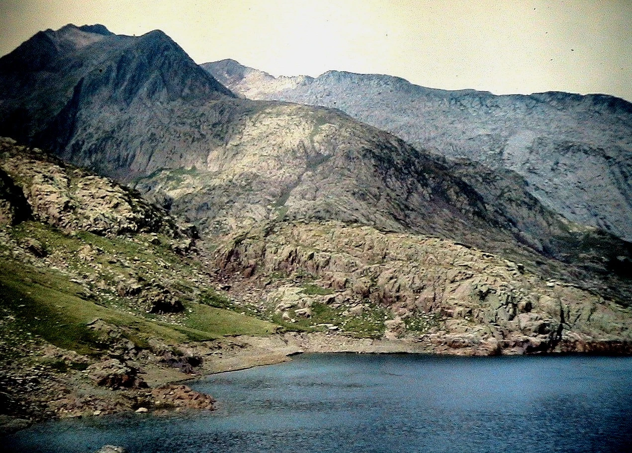 Pic de Certascán [100 Cims FEEC] - Estany Blau - Riu i Cabana de Guerossos - Bordes de Noarre